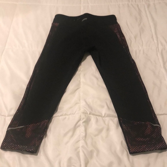 Express Capri leggings in black with side pattern - Picture 5 of 6